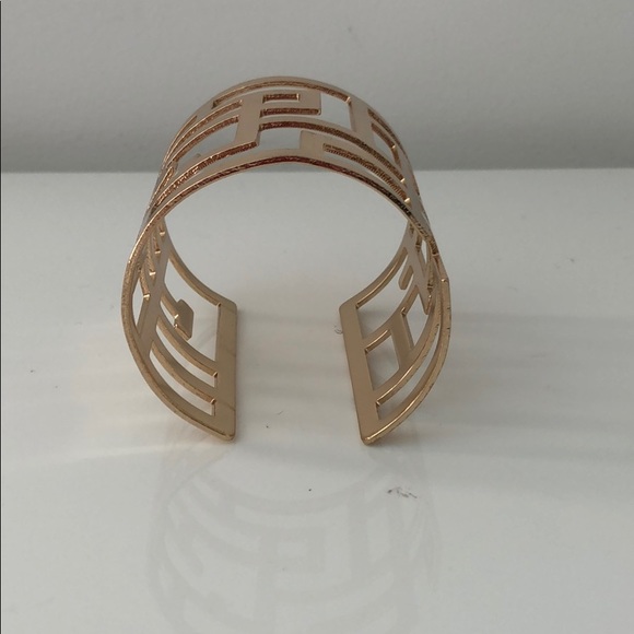 GOLD ABSTRACT CUFF BRACELET - Picture 4 of 4